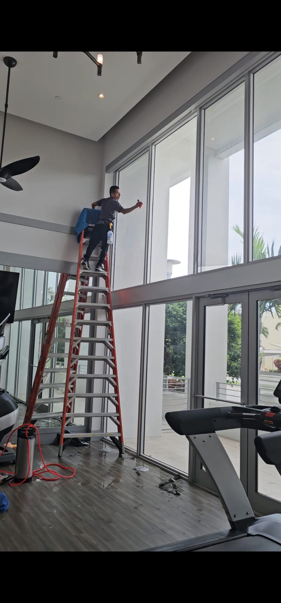 Instalación en gimnasio de edificio